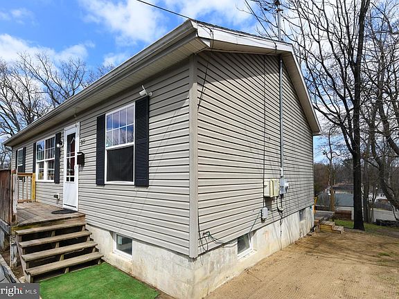 2nd image of 209 Berlin Rd