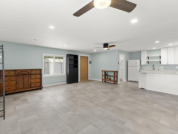 4th image of 114 NE 4th Ave #114