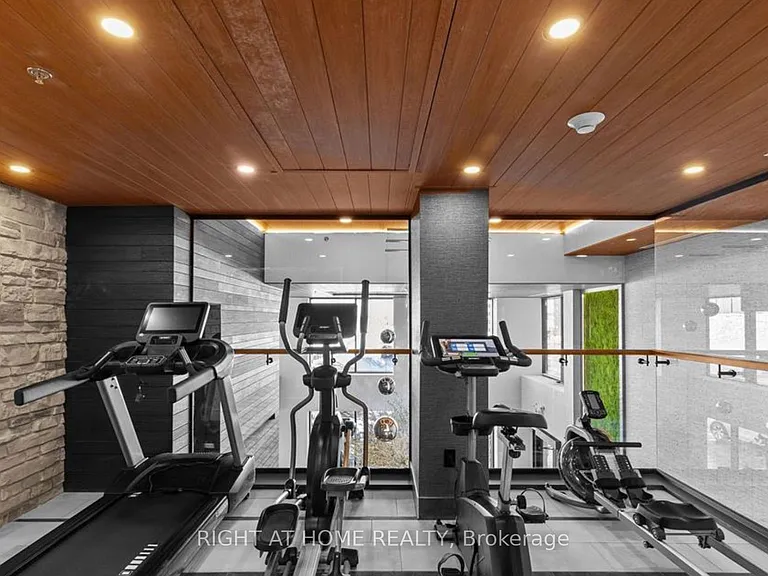 15 Kneeshaw Dr #102 — Photo 28