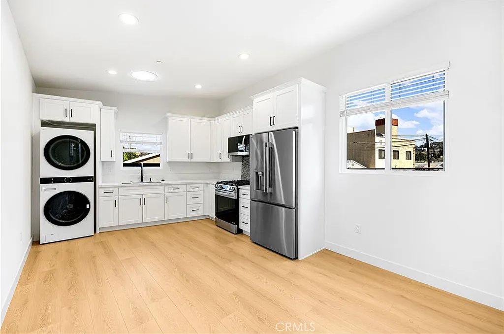 1 bed, 1050 sqft, $2,895 — Photo 2