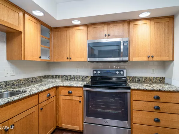 815 Duke Dr APT 423, Grand Forks, ND 58201