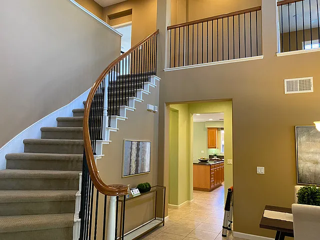 469 N Orinda Ct — Photo 4