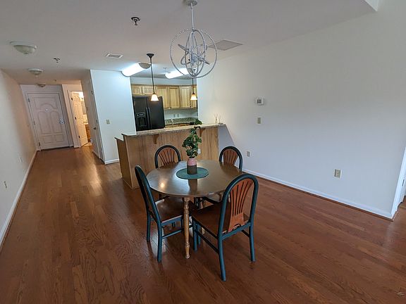 Dining to kitchen