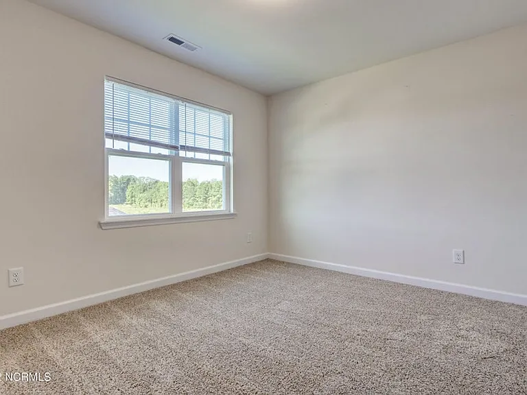 109 Easton Dr — Photo 26