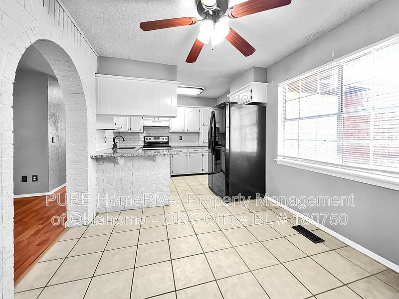 3 bed, 2.0 bath, 1215 sqft, $1,475 — Photo 2