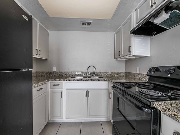 2nd image of 413 N 14th St APT 1