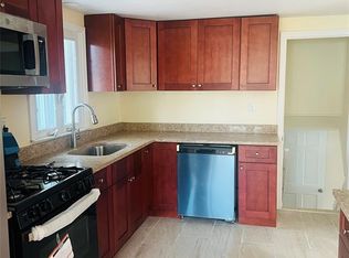 35 Hudson Dr, New Windsor, NY 12553