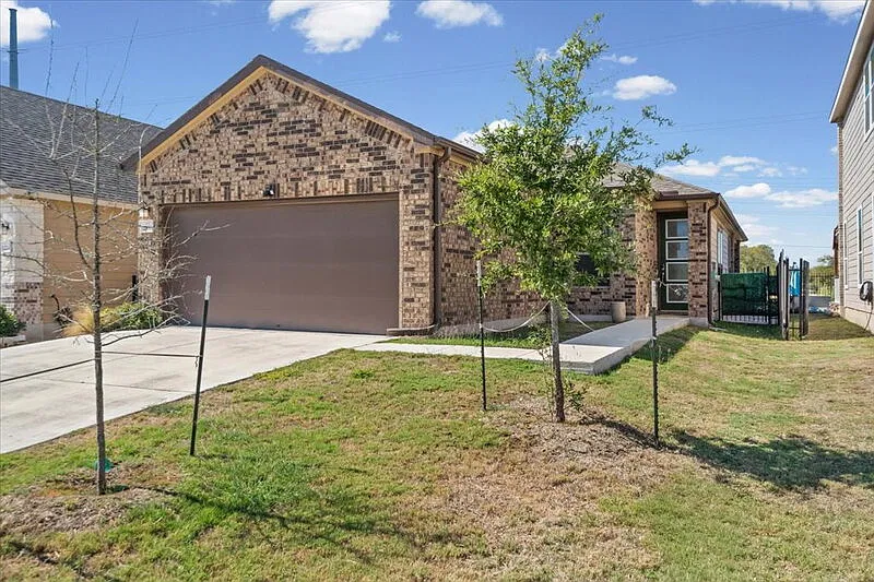 3 bed, 2.0 bath, 1537 sqft, $2,050 — Photo 2