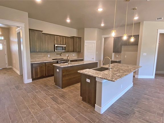 5th image of 813 Estate Circle