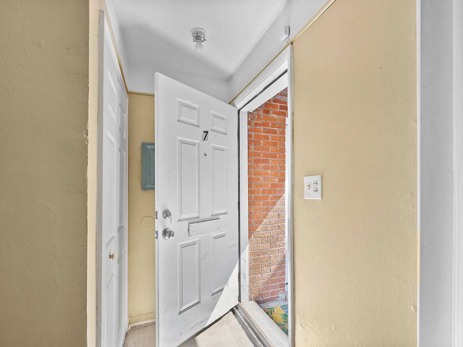 House- Multi-family — Photo 3