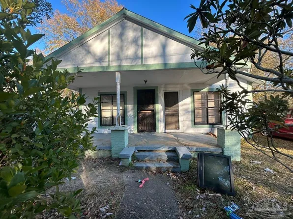 76 Martin St, Atmore, AL 36502