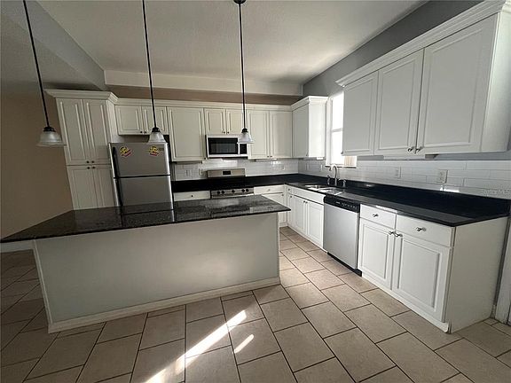 5th image of 2013 Grand Oak Dr