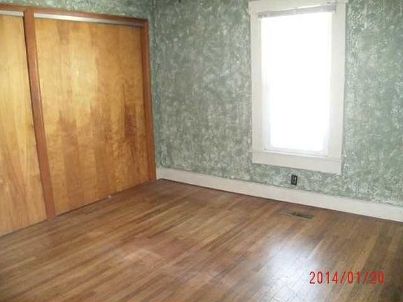 4th image of 526 W 3rd St