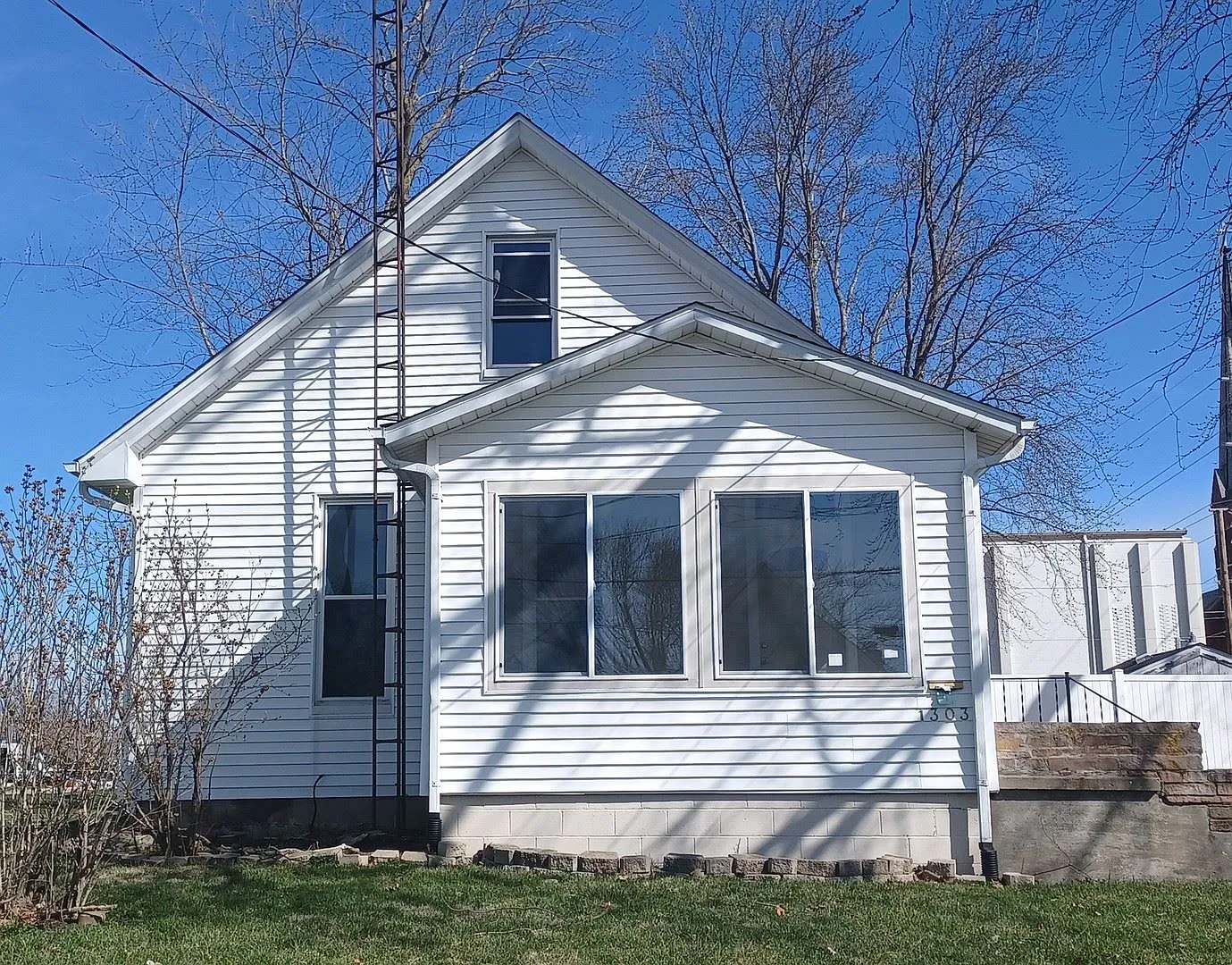 1303 W Mulberry St photo 1