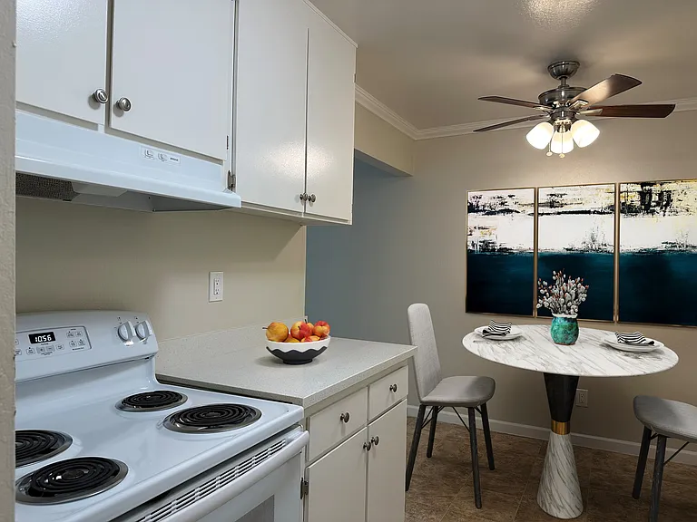 Eat-in Kitchen