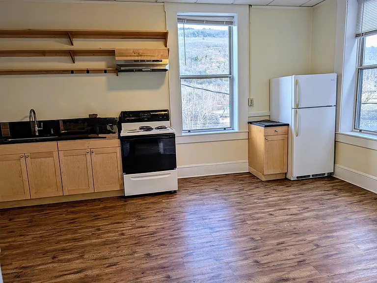 83 W Main St — Photo 4
