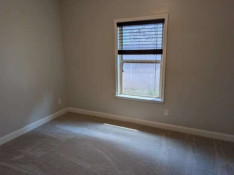 144 Kenton Ln — Photo 8