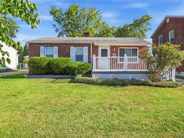 250 Desmond Dr, Tonawanda, NY 14150