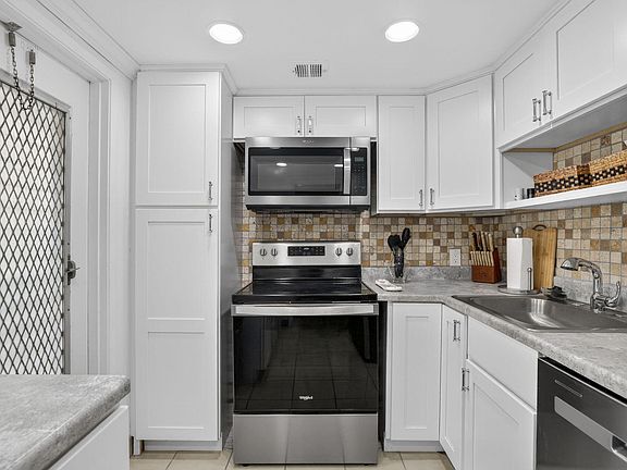 4th image of 3150 N Palm Aire Drive #108
