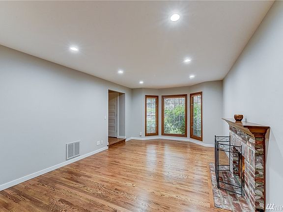 4th image of 10728 151st Ct NE