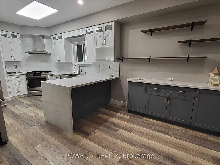 254 Bur Oak Ave — Photo 2