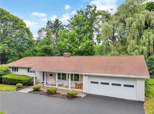 51 Heatherhurst Dr, Pittsford, NY 14534