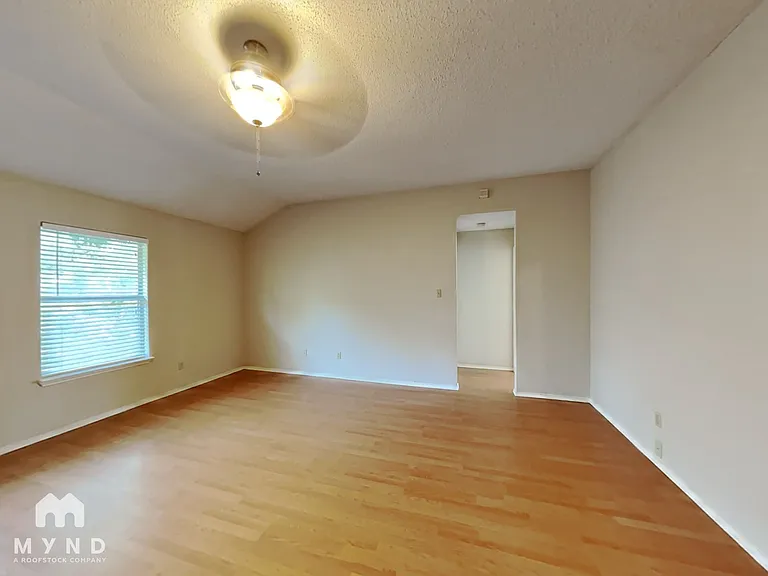 3205 Meadowview Dr — Photo 13