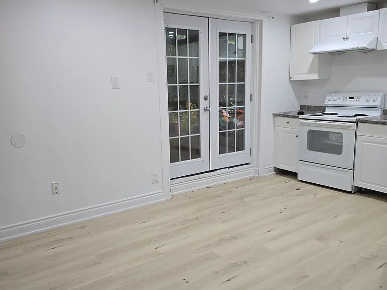 262 Lupin Dr #BASEMENT — Photo 7