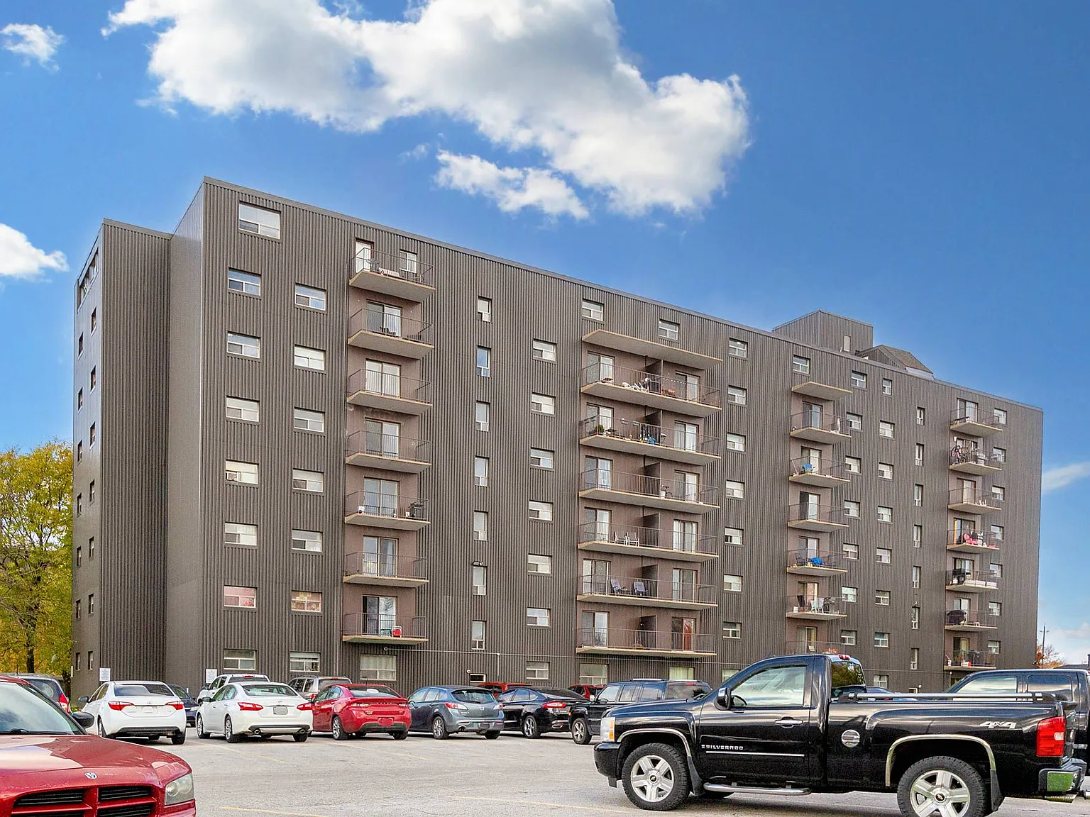 Regal Tower Apartments - Sarnia — Photo 3