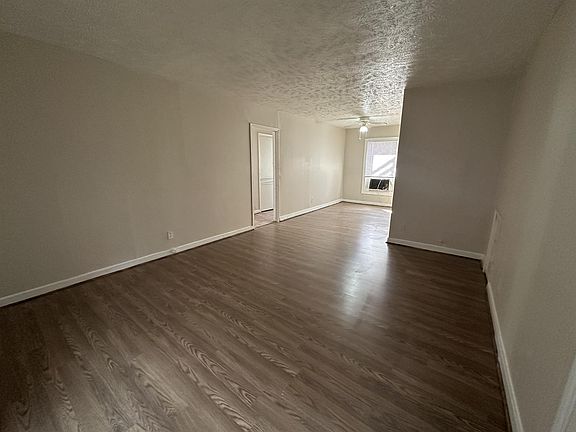 3rd image of 4402 Roseland St #16422976