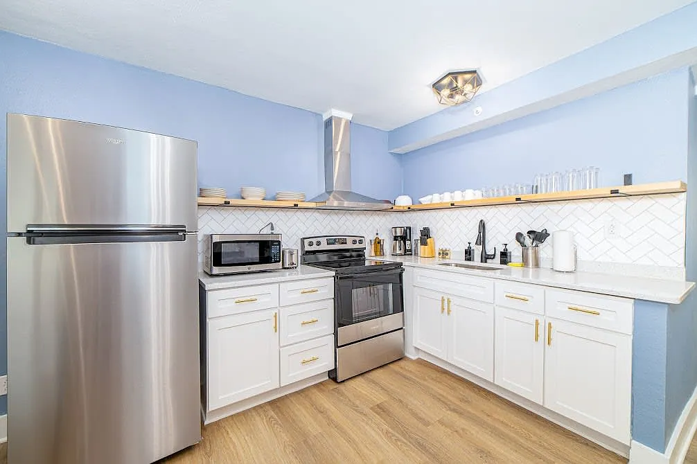 2 bed, 800 sqft, $3,000 — Photo 4