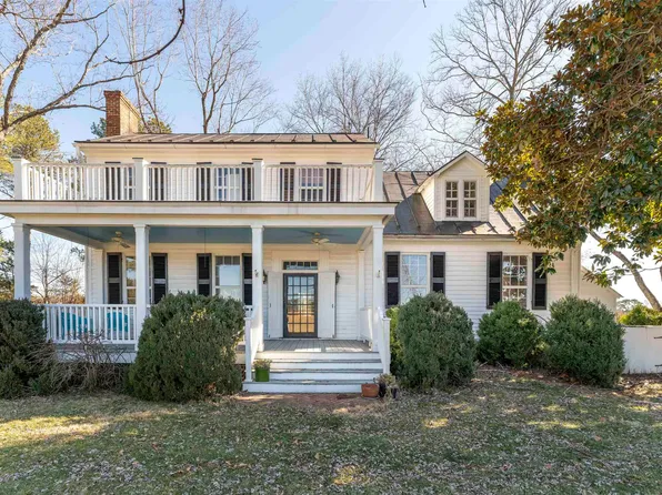 190 Perkins Rd, Kents Store, VA 23084