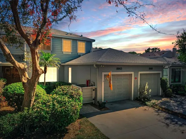 990 San Carlos Ct NE, Saint Petersburg, FL 33702