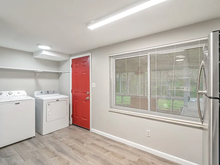 1518 Parkridge Dr #2 — Photo 22