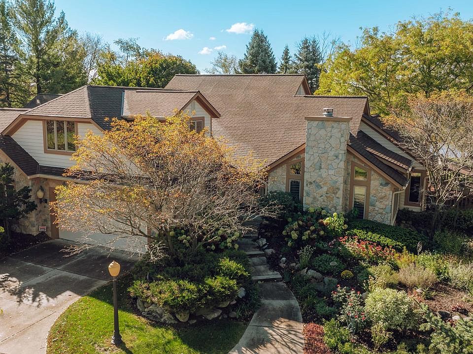 N19W22081 Fox View COURT UNIT 2B, Waukesha, WI 53186 MLS 1896288