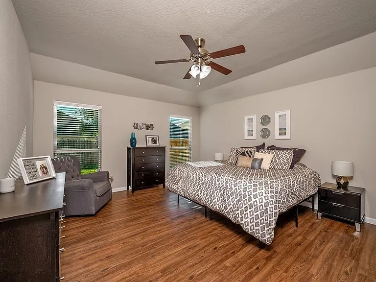 2413 Michelle Creek Dr — Photo 17