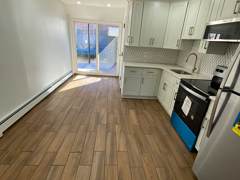 1240 Waring Ave #1 — Photo 6