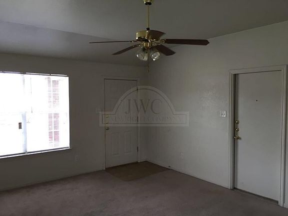 4th image of 304 Primrose Dr Unit B