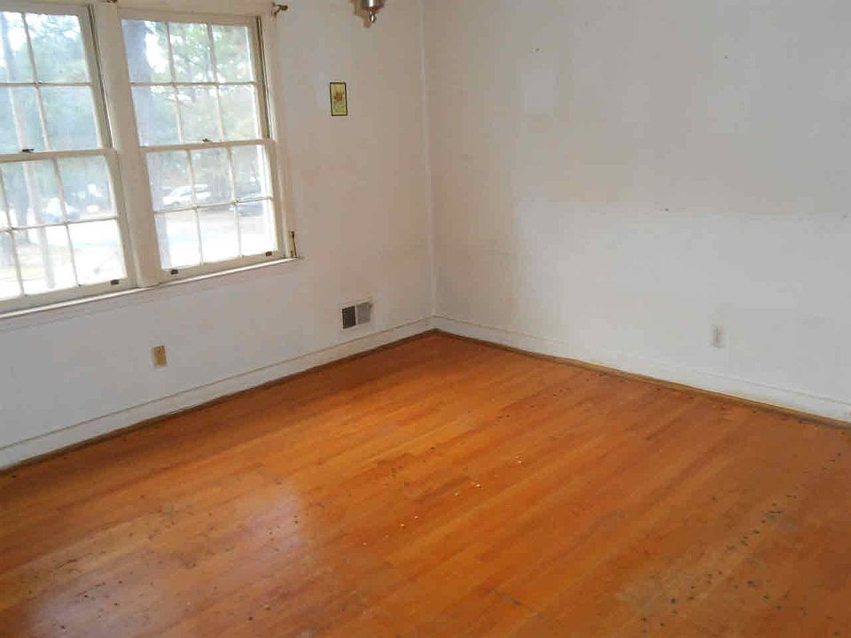 2nd image of 3928 Pine Cone Dr