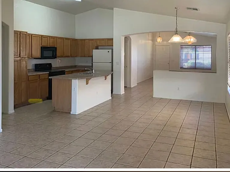 978 E Monteleone St — Photo 6