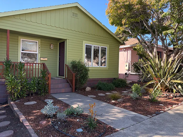 1017 Everett St — Photo 2