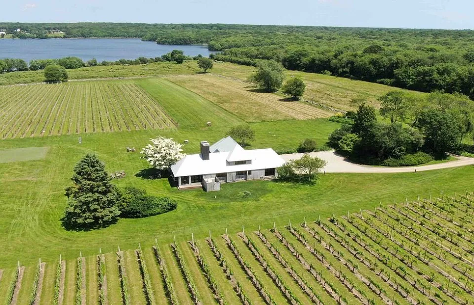 162 W Main Rd #HOUSE IN BACK