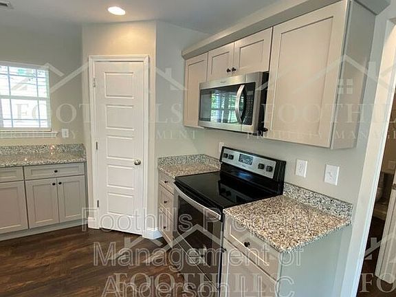 5th image of 409 Sussex Way