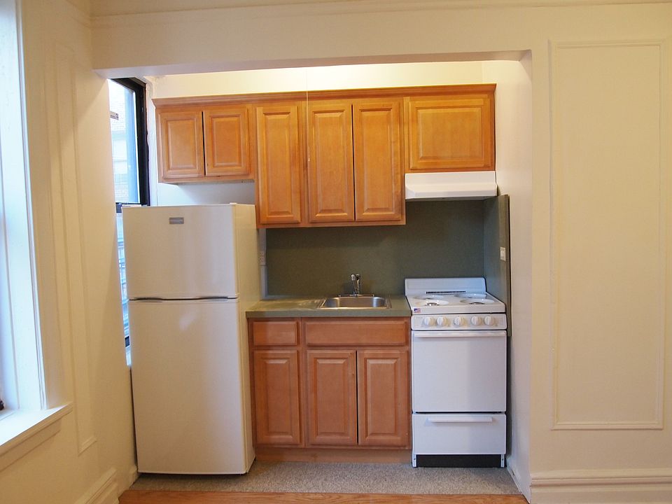 2nd image of 2438 Morris Ave APT 3B