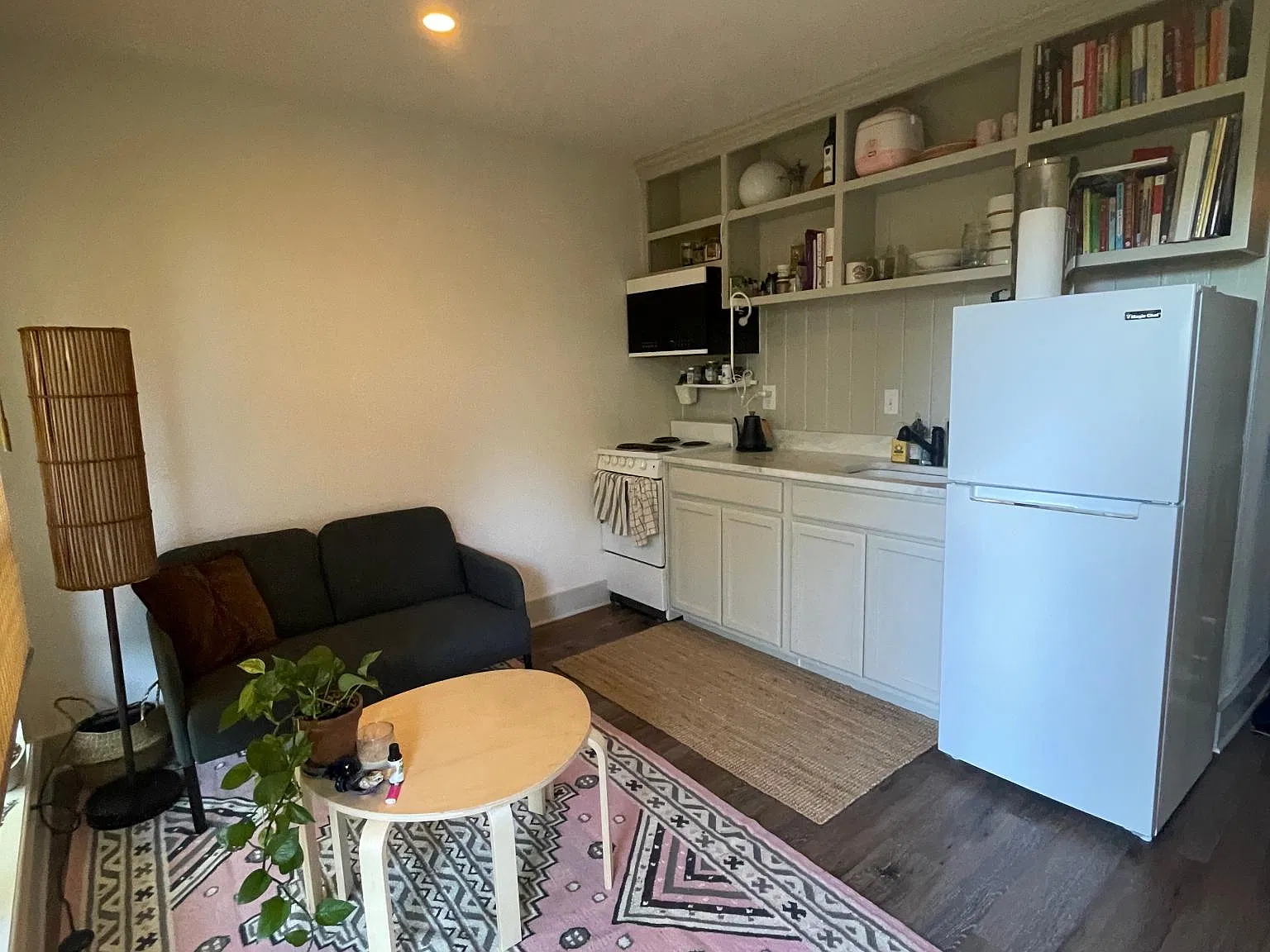 1 bed, 346 sqft, $1,050 — Photo 1