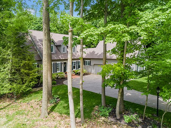 5th image of 1326 Stratford Woods Dr