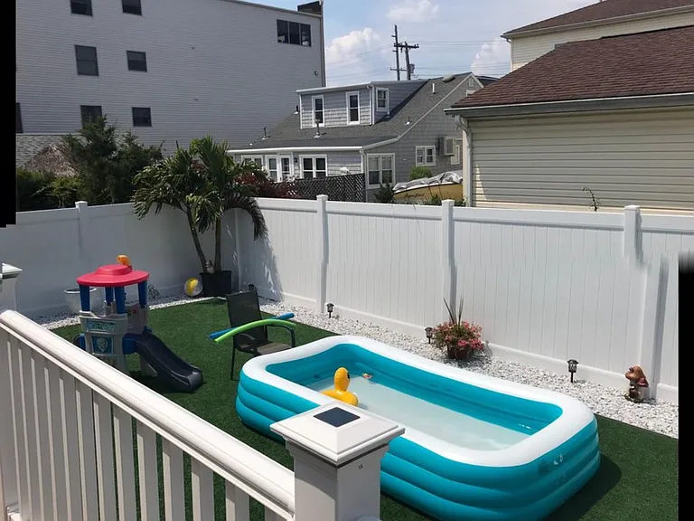 Sampson Ave — Photo 9