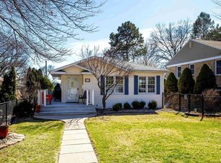 223 Custer Ter, Bettendorf, IA