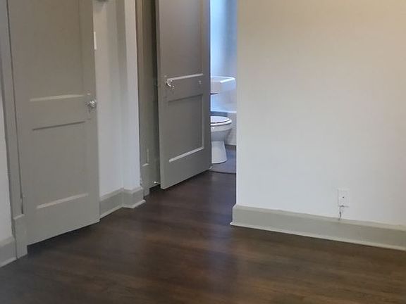 3rd image of 1209 W 50th St APT 06