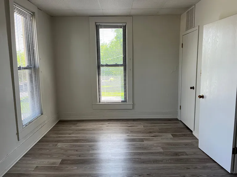 501 W Jefferson St #C — Photo 4